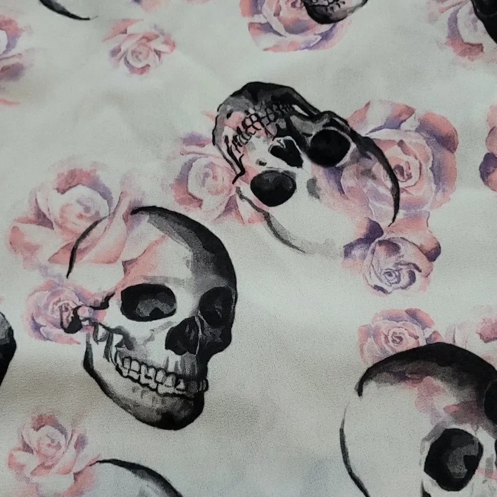 Torrid reglan skull with 3/4 sleeve